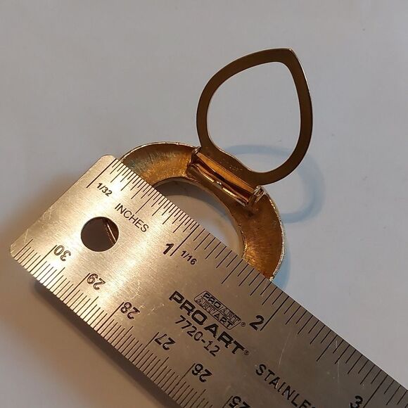 Vintage Lieba USA Gold Tone Reticulated Structured Oval Shaped Scarf Ring Clip - Picture 5 of 6